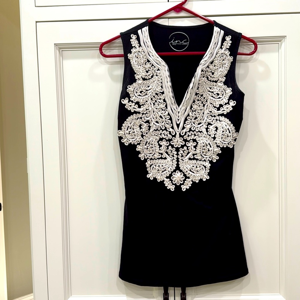 Inc International Concepts appliqué lace v neck top size S. petite Black